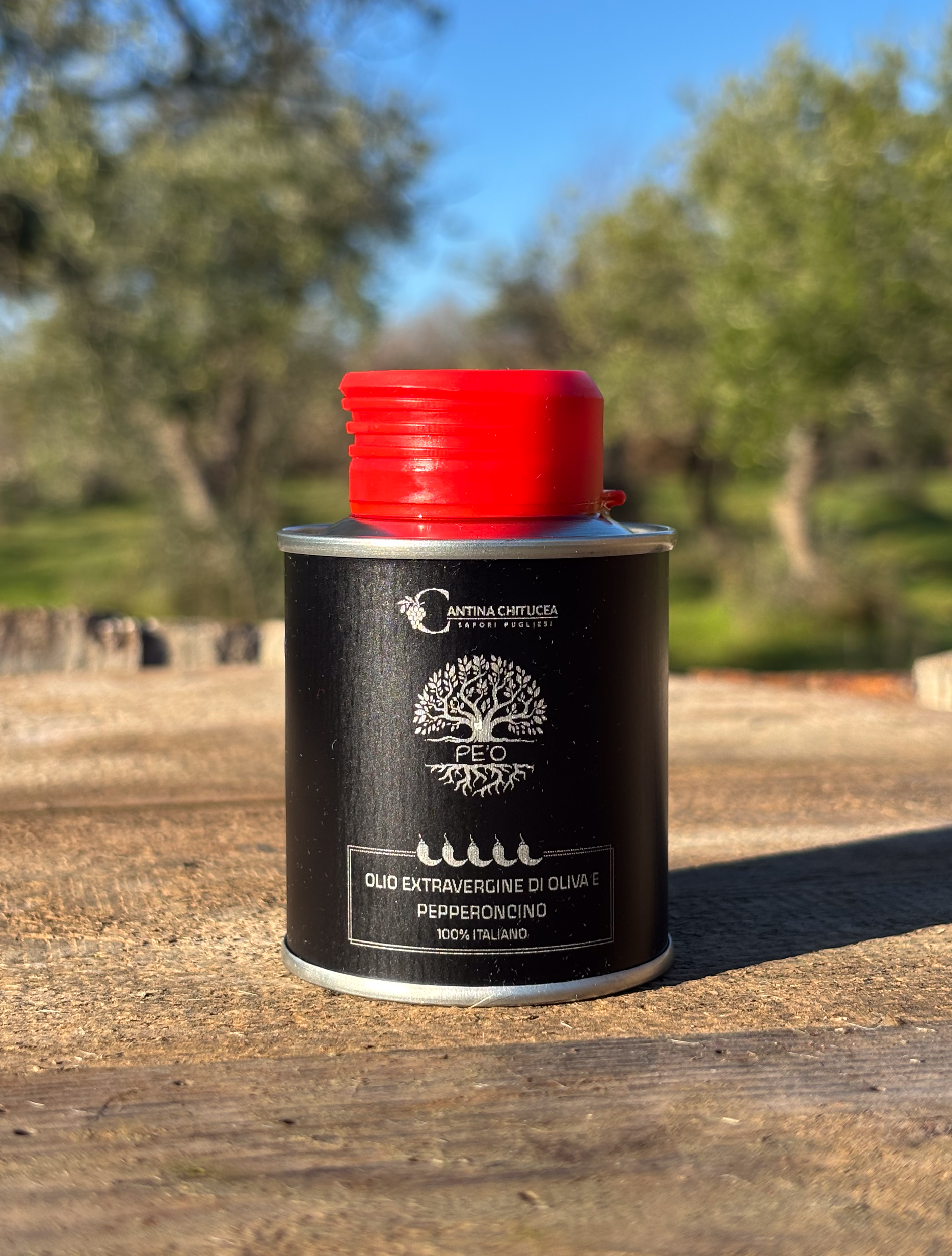 Chiliöl, Peperoncino Öl, scharfes Olivenöl, Diavuliq, italienisches Chiliöl, Chiliöl Apulien, Olio al Peperoncino, Pizza Öl scharf, Pasta Aglio e Olio Öl, Premium Chiliöl, natürliches Chiliöl, extrem scharfes Öl, Feinkost Apulien, Gourmet Chiliöl, Olivenöl mit Chili, Würzöl scharf, Geschenk für Scharfesser, PE'O, Cantina Chitucea, Diavola Öl, natives Olivenöl extra mit Chili Chiliöl, Peperoncino Öl, scharfes Olivenöl, Diavuliq, italienisches Chiliöl, Chiliöl Apulien, Olio al Peperoncino, Pizza Öl scharf, Pasta Aglio e Olio Öl, Premium Chiliöl, natürliches Chiliöl, extrem scharfes Öl, Feinkost Apulien, Gourmet Chiliöl, Olivenöl mit Chili, Würzöl scharf, Geschenk für Scharfesser, PE'O, Cantina Chitucea, Diavola Öl, natives Olivenöl extra mit Chili